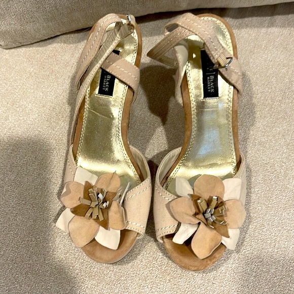 Size 6 WHBM wedges - Picture 2 of 7